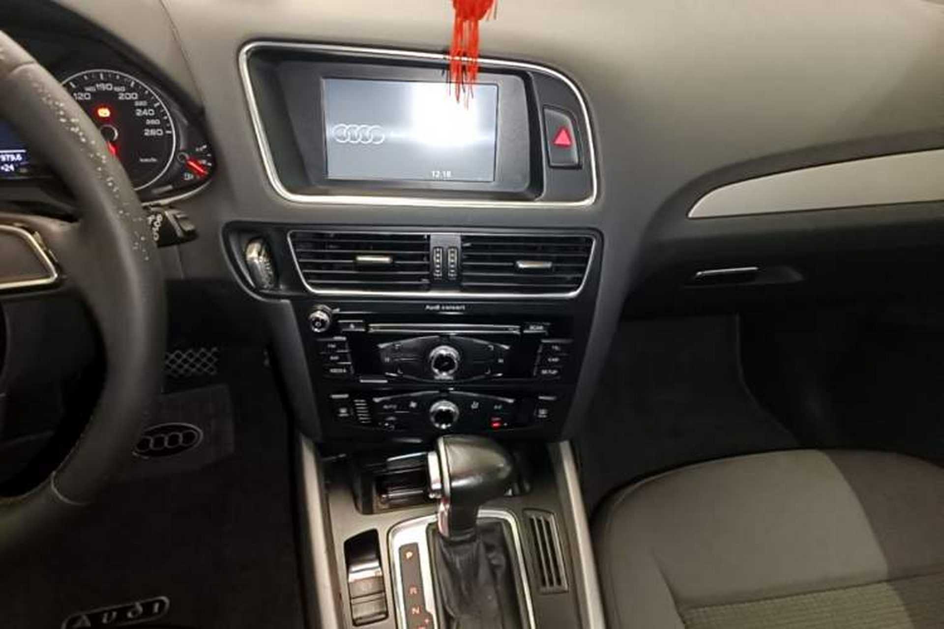 Used Audi Q5 2015 40 TFSI Trendy Edition Audio And AC Panel