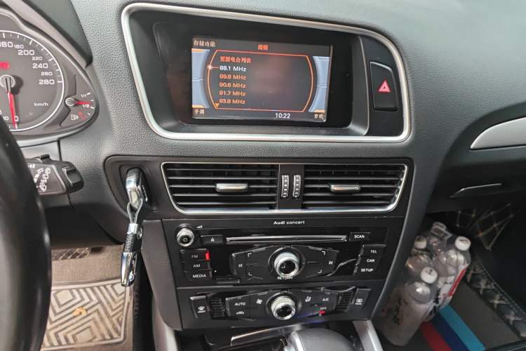 Used Audi Q5 2015 40 TFSI Trendy Edition Audio And AC Panel