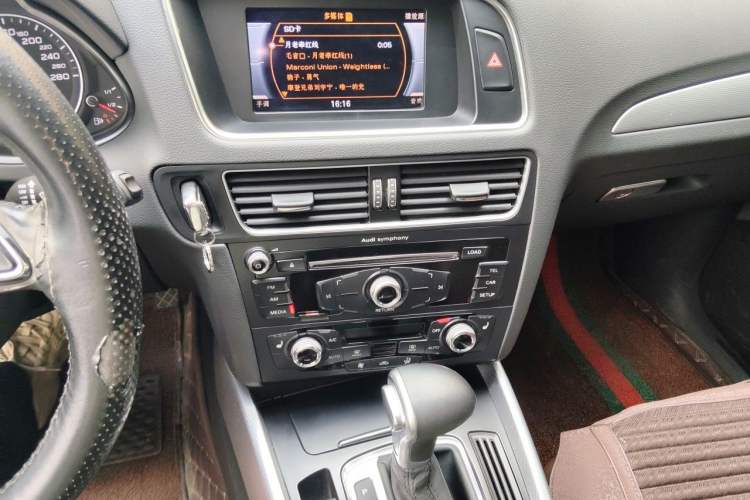 Used Audi Q5 2015 40 TFSI Technology Edition Audio And AC Panel