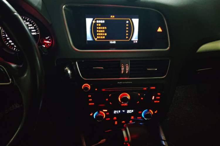 Used Audi Q5 2015 40 TFSI Comfort Model Audio And AC Panel