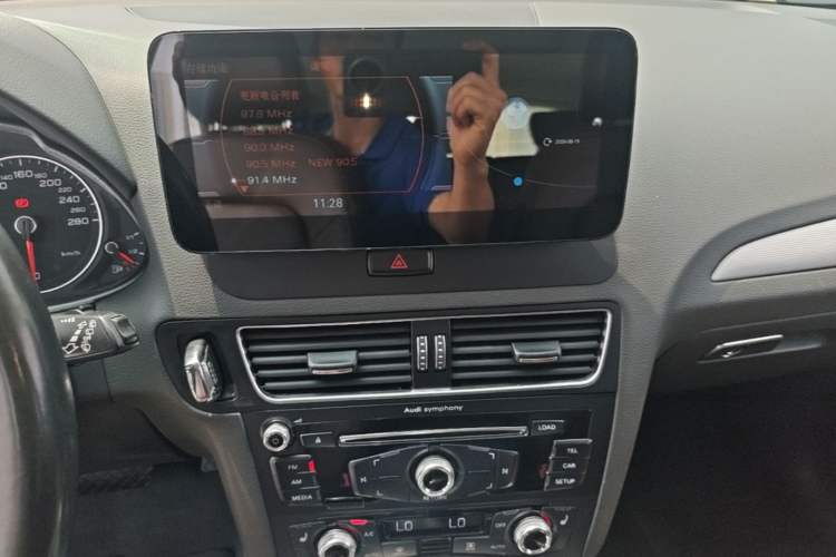 Used Audi Q5 2015 40 TFSI Technology Edition Audio And AC Panel