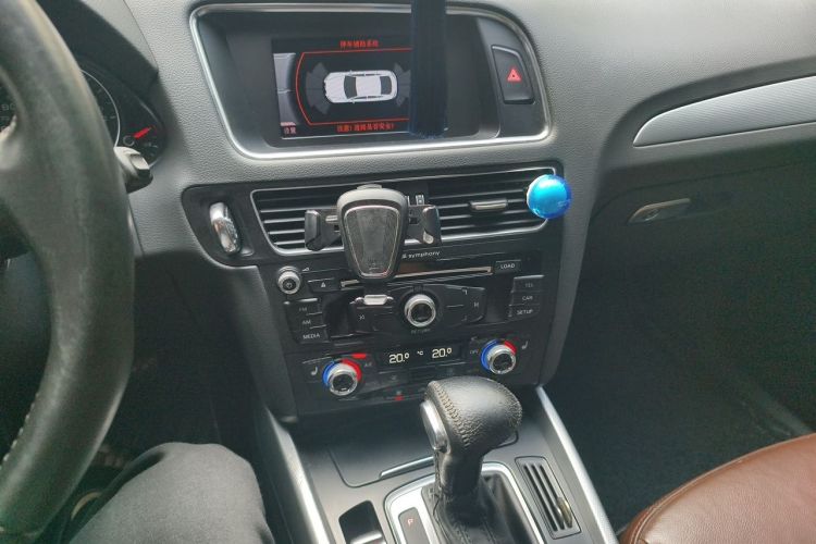 Used Audi Q5 2015 40 TFSI Technology Edition Audio And AC Panel