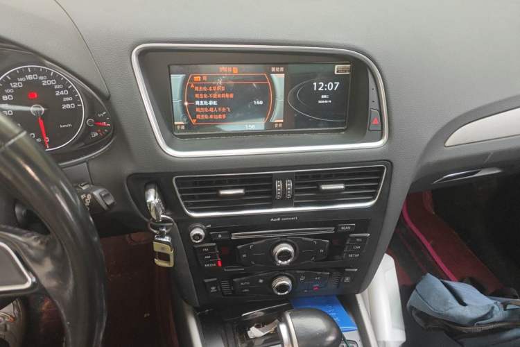Used Audi Q5 2015 40 TFSI Trendy Edition Audio And AC Panel