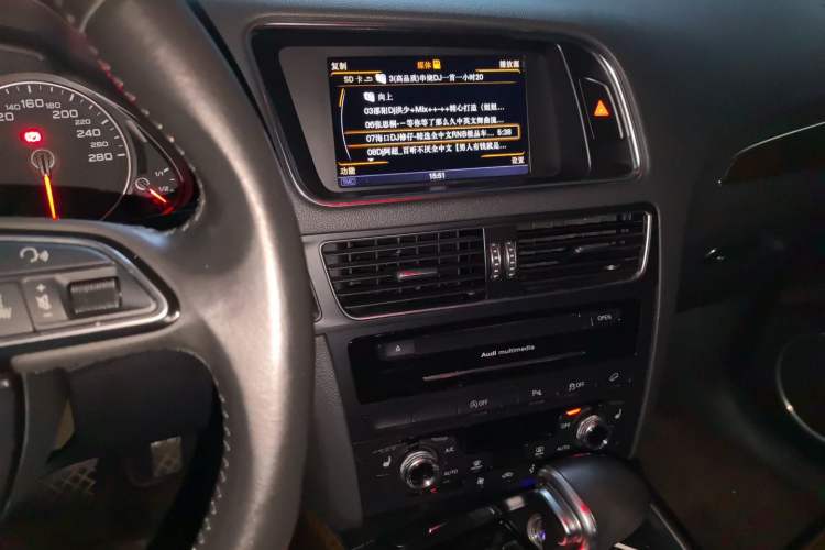 Used Audi Q5 2015 40 TFSI Comfort Model Audio And AC Panel