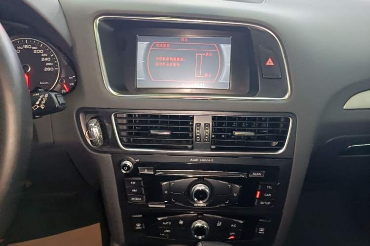 Used Audi Q5 2015 40 TFSI Trendy Edition Audio And AC Panel