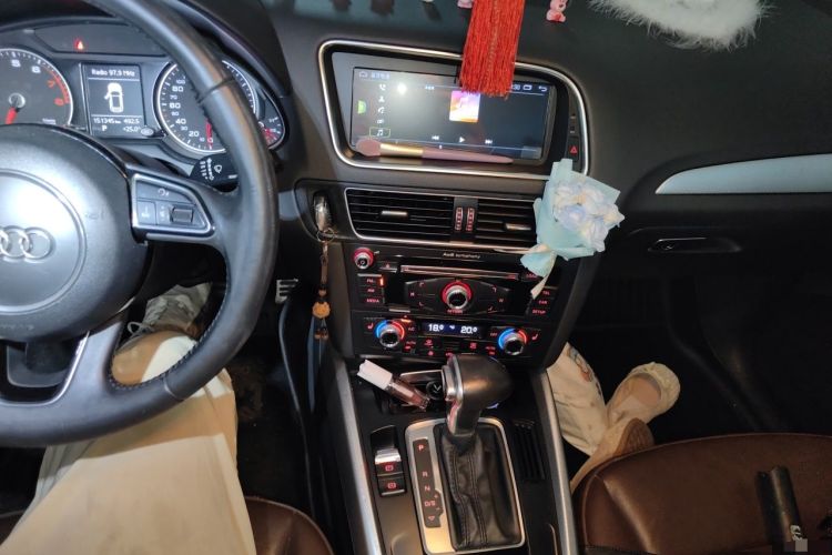Used Audi Q5 2015 40 TFSI Technology Edition Audio And AC Panel
