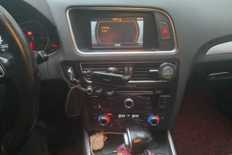 Used Audi Q5 2015 40 TFSI Technology Edition Audio And AC Panel