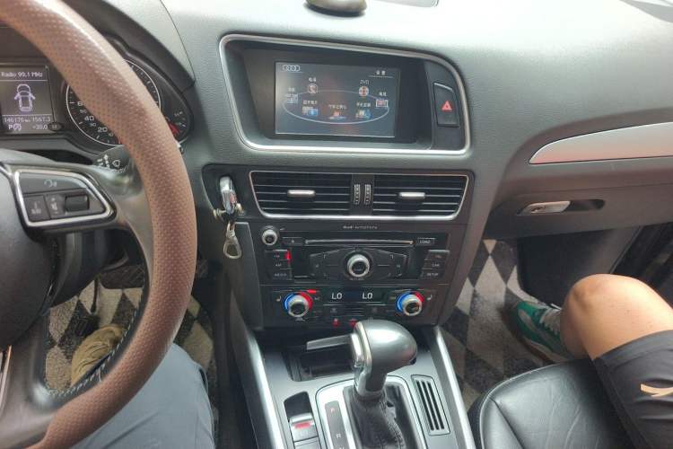 Used Audi Q5 2015 40 TFSI Technology Edition Audio And AC Panel