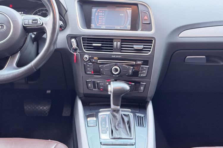 Used Audi Q5 2015 40 TFSI Trendy Edition Audio And AC Panel