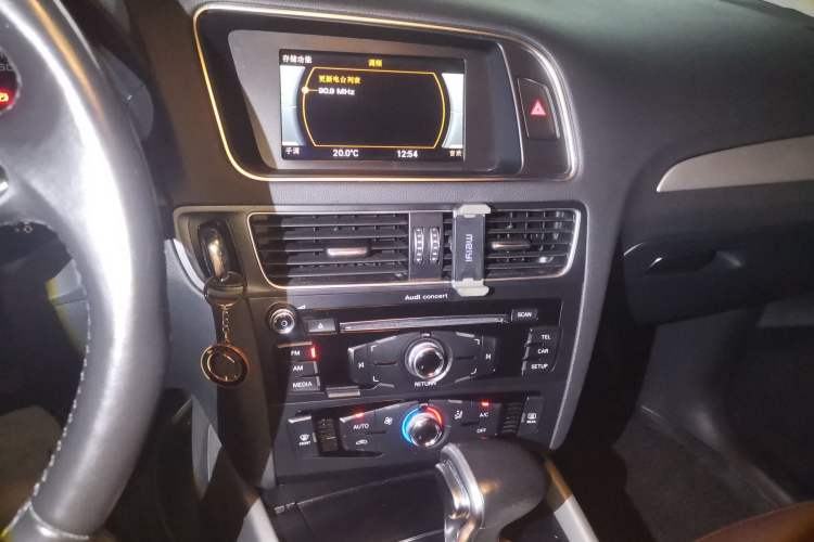 Used Audi Q5 2015 40 TFSI Trendy Edition Audio And AC Panel