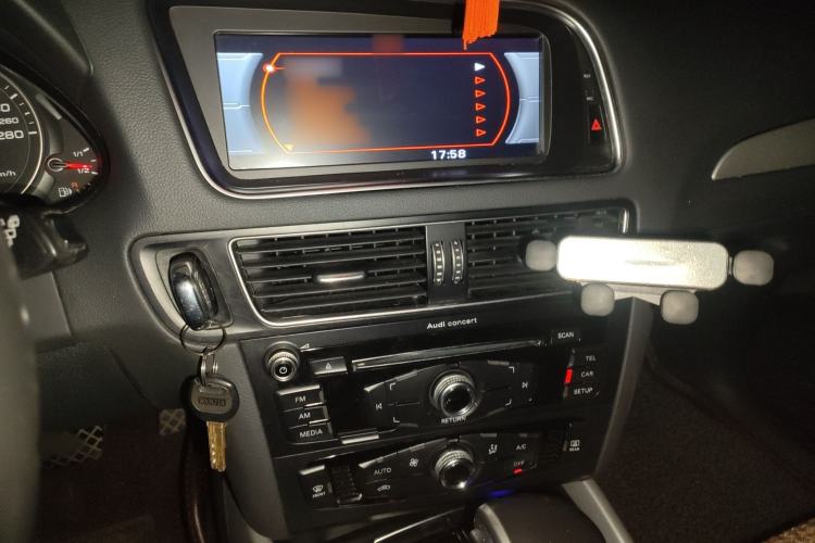 Used Audi Q5 2015 40 TFSI Trendy Edition Audio And AC Panel