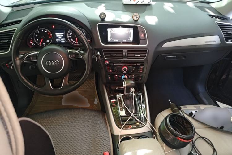 Used Audi Q5 2015 40 TFSI Trendy Edition Center Console