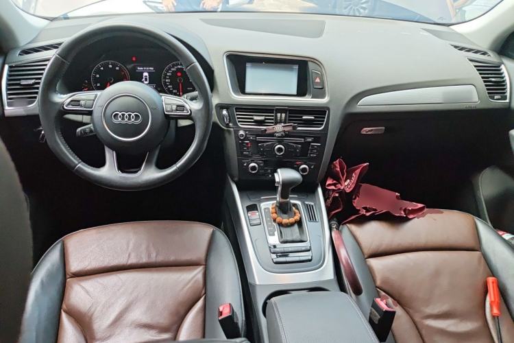 Used Audi Q5 2015 40 TFSI Technology Edition Center Console
