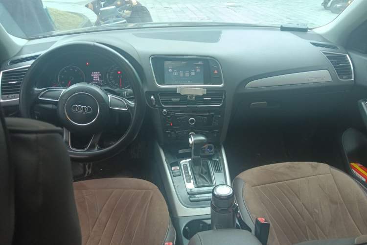 Used Audi Q5 2015 40 TFSI Trendy Edition Center Console