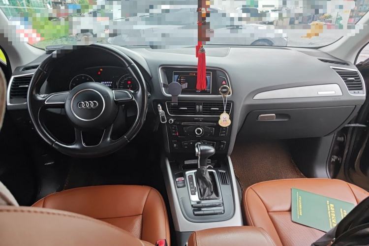 Used Audi Q5 2015 40 TFSI Trendy Edition Center Console