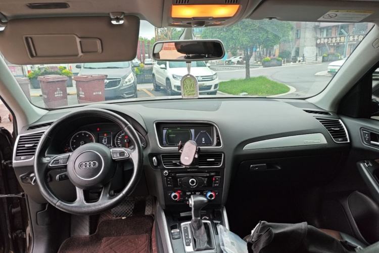 Used Audi Q5 2015 40 TFSI Technology Edition Center Console