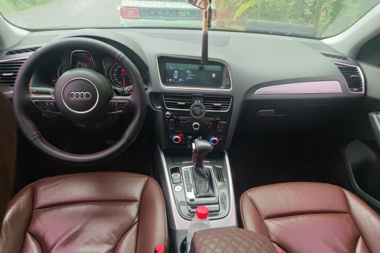 Used Audi Q5 2015 40 TFSI Technology Edition Center Console