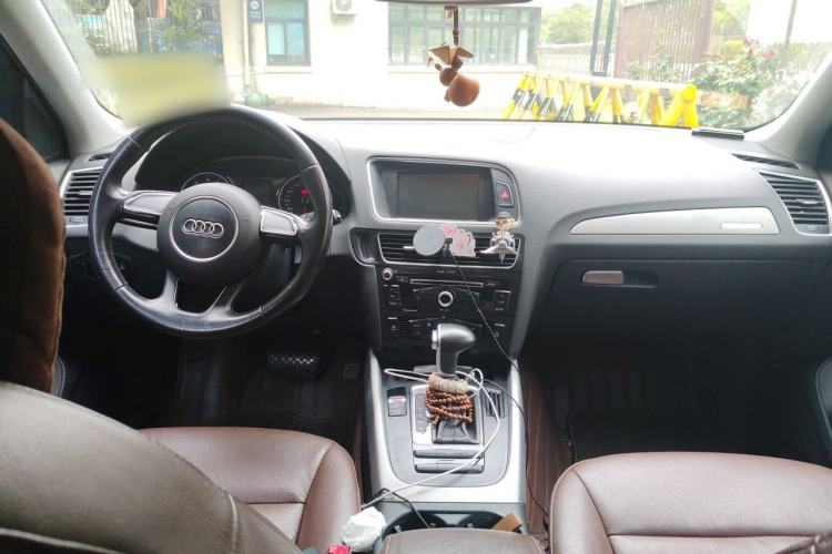 Used Audi Q5 2015 40 TFSI Trendy Edition Center Console