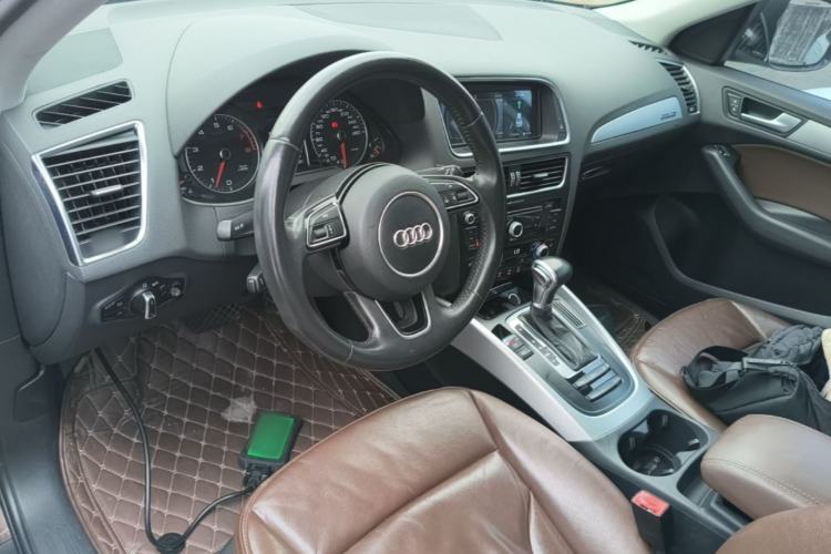 Used Audi Q5 2015 40 TFSI Technology Edition Center Console
