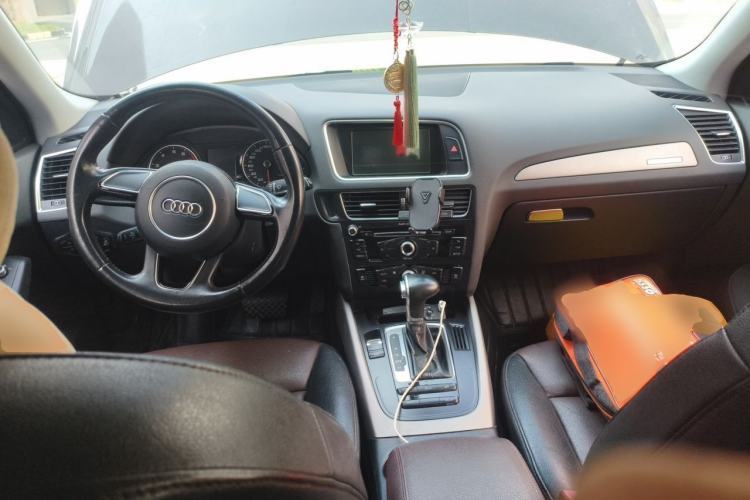 Used Audi Q5 2015 40 TFSI Trendy Edition Center Console