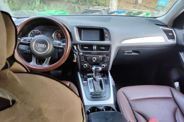 Used Audi Q5 2015 40 TFSI Technology Edition Center Console