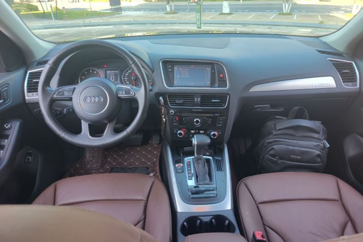 Used Audi Q5 2015 40 TFSI Technology Edition Center Console
