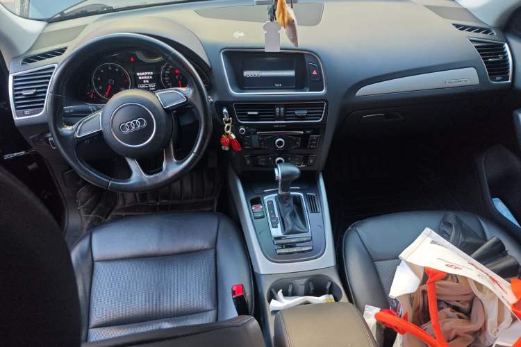 Used Audi Q5 2015 40 TFSI Trendy Edition Center Console
