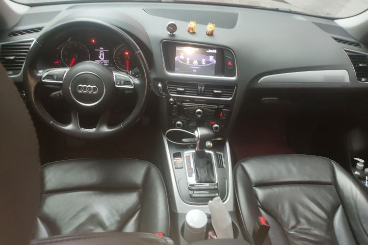 Used Audi Q5 2015 40 TFSI Technology Edition Center Console