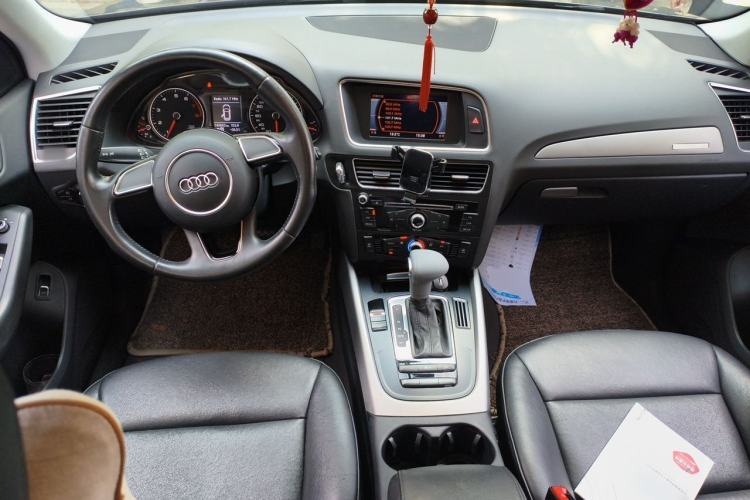 Used Audi Q5 2015 40 TFSI Trendy Edition Center Console