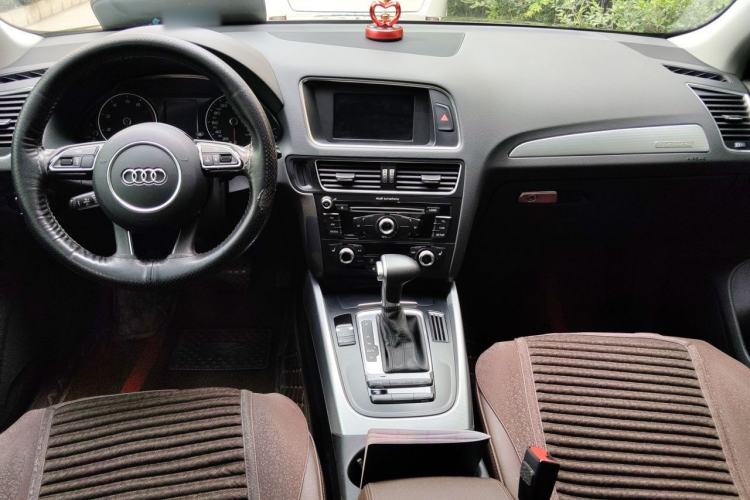 Used Audi Q5 2015 40 TFSI Technology Edition Center Console