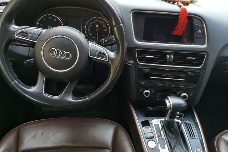 Used Audi Q5 2015 40 TFSI Technology Edition Center Console