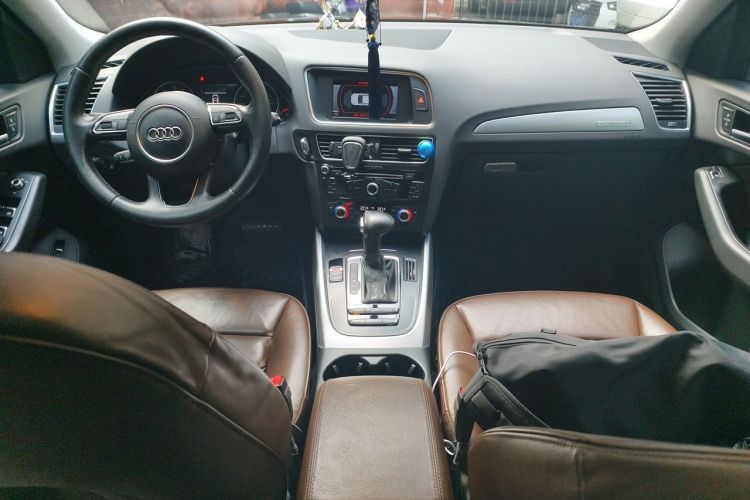 Used Audi Q5 2015 40 TFSI Technology Edition Center Console