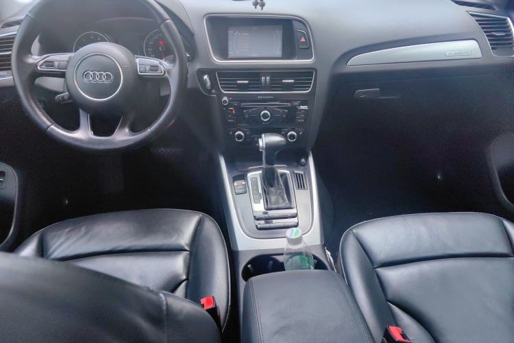 Used Audi Q5 2015 40 TFSI Technology Edition Center Console
