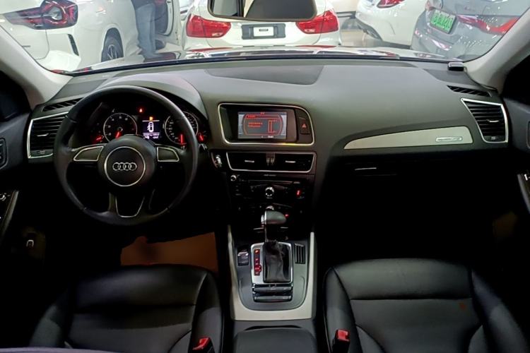 Used Audi Q5 2015 40 TFSI Trendy Edition Center Console