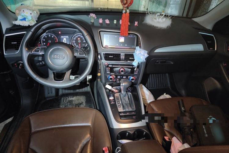Used Audi Q5 2015 40 TFSI Technology Edition Center Console