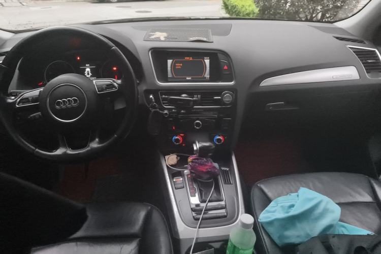 Used Audi Q5 2015 40 TFSI Technology Edition Center Console