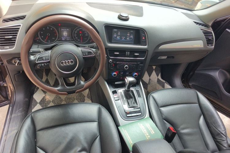 Used Audi Q5 2015 40 TFSI Technology Edition Center Console