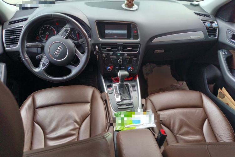 Used Audi Q5 2015 40 TFSI Technology Edition Center Console