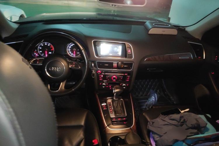 Used Audi Q5 2015 40 TFSI Technology Edition Center Console