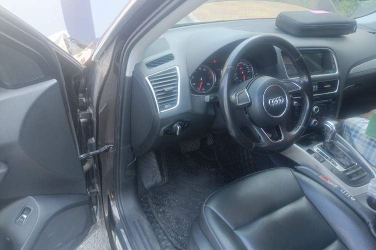Used Audi Q5 2015 40 TFSI Trendy Edition Driver Seat