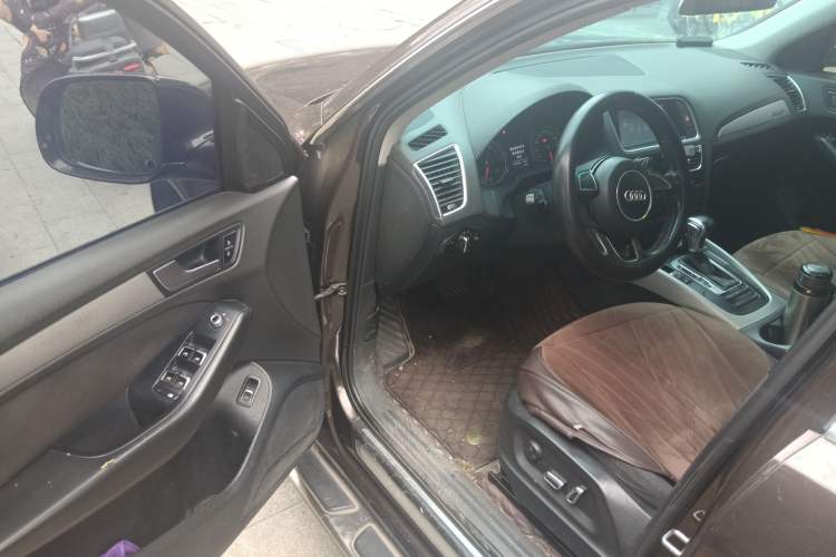 Used Audi Q5 2015 40 TFSI Trendy Edition Driver Seat