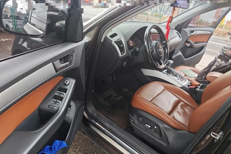 Used Audi Q5 2015 40 TFSI Trendy Edition Driver Seat
