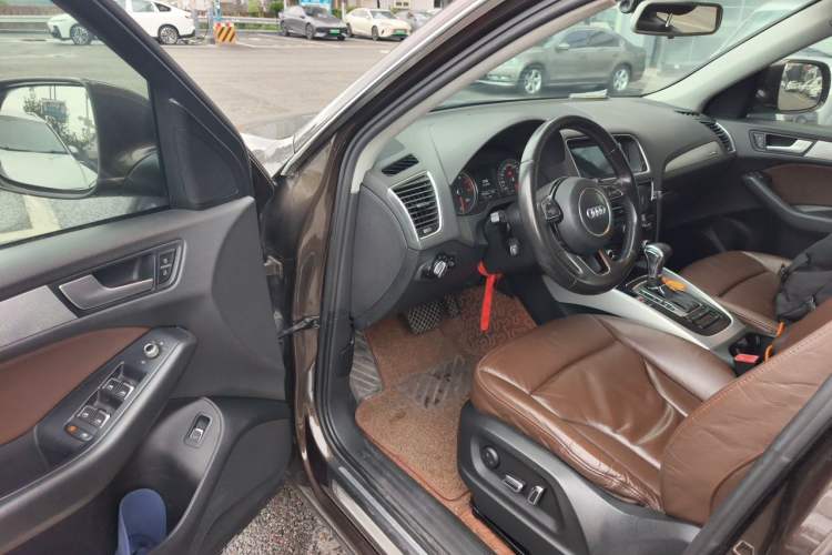 Used Audi Q5 2015 40 TFSI Technology Edition Driver Seat