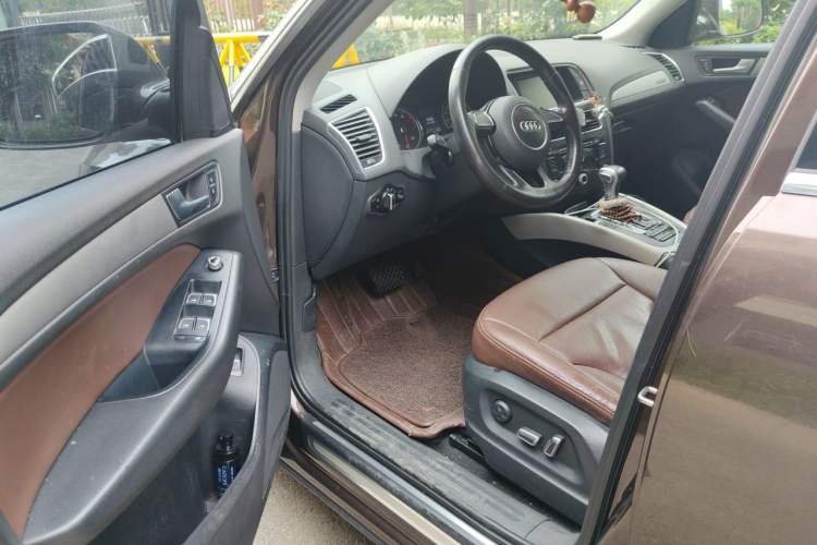 Used Audi Q5 2015 40 TFSI Trendy Edition Driver Seat