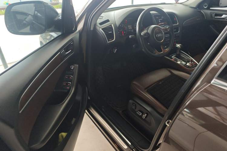 Used Audi Q5 2015 40 TFSI Comfort Model Driver Seat