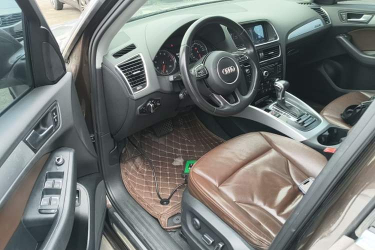 Used Audi Q5 2015 40 TFSI Technology Edition Driver Seat
