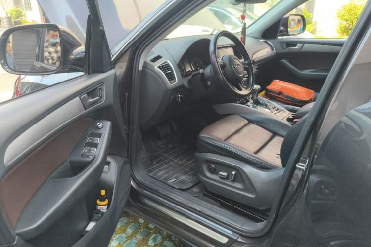 Used Audi Q5 2015 40 TFSI Trendy Edition Driver Seat