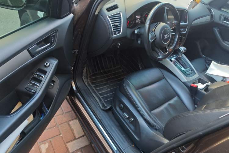 Used Audi Q5 2015 40 TFSI Trendy Edition Driver Seat