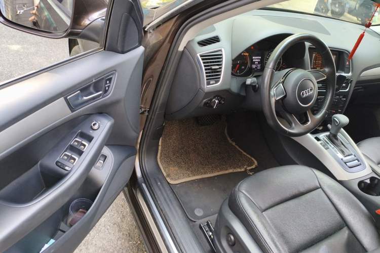 Used Audi Q5 2015 40 TFSI Trendy Edition Driver Seat