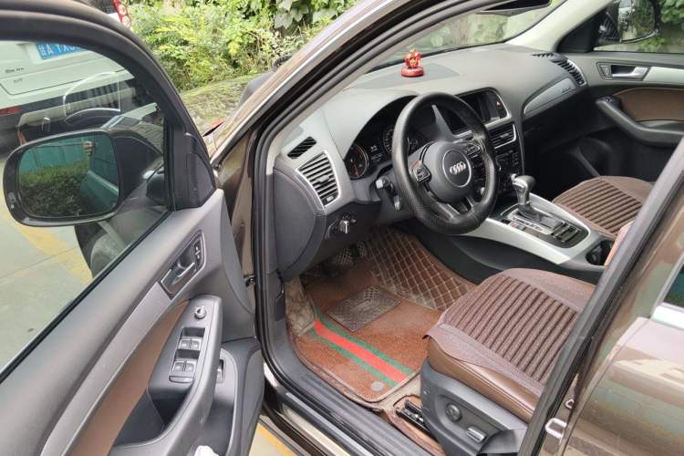 Used Audi Q5 2015 40 TFSI Technology Edition Driver Seat